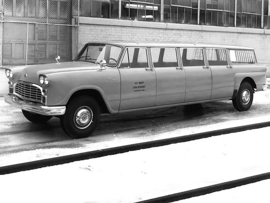  Checker Aerobus 8-Door Station Wagon 1962 года  (фото 4 из 9)